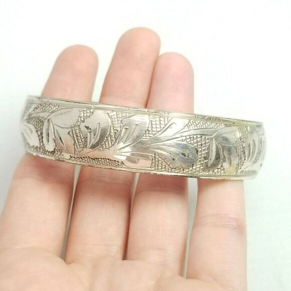 Vintage Silver Tone Bangle Bracelet, Etched Leaf Design Stacking Estate Unsigned - Picture 2 of 6